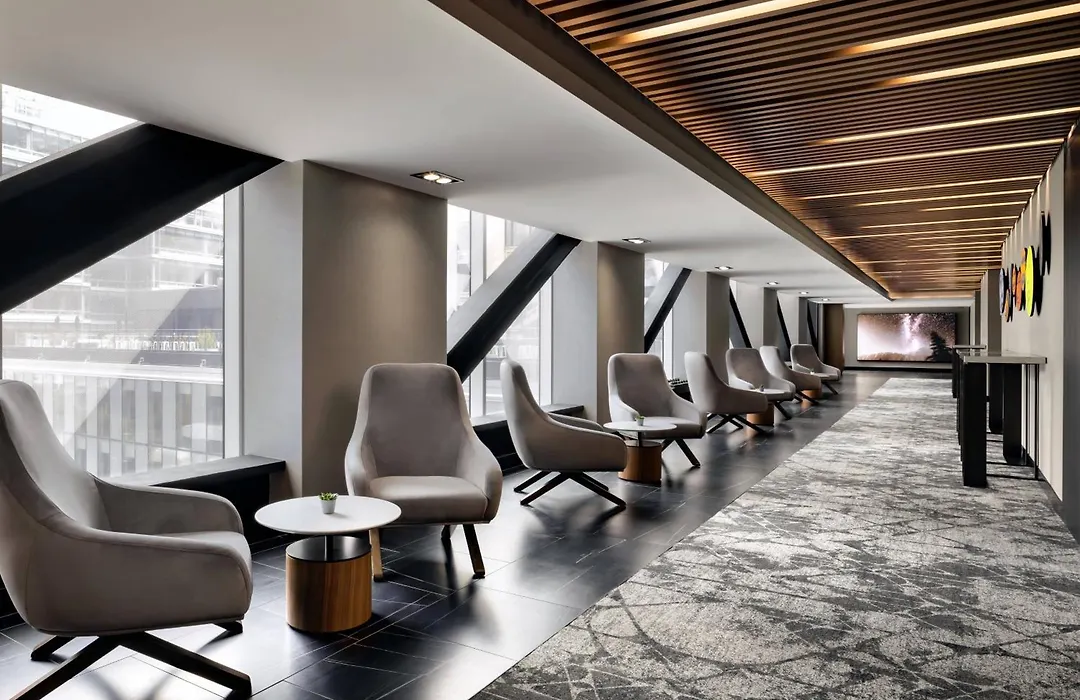 Humaniti Hotel Montreal, Autograph Collection-1