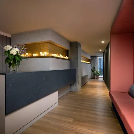 Humaniti Hotel Montreal, Autograph Collection-2